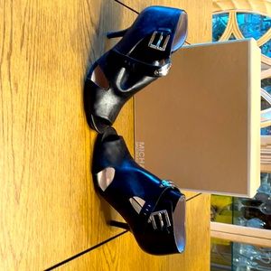Michael Kors women’s black sandals size 8